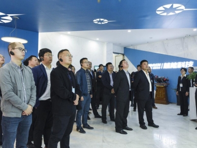 中國智能光伏產(chǎn)業(yè)大會(huì)領(lǐng)導(dǎo)專家蒞臨我司參觀考察